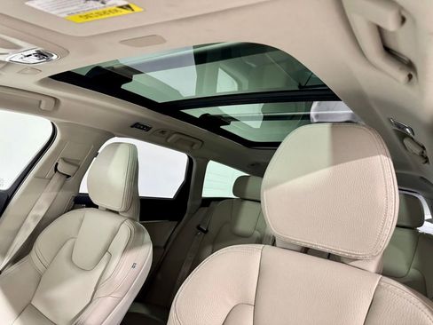 Used 2020 Volvo V90 T6 Cross Country image 6