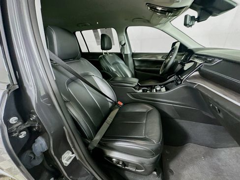 Used 2023 Jeep Grand Cherokee L Limited w/ Luxury Tech Group II AWD/4WD image 33