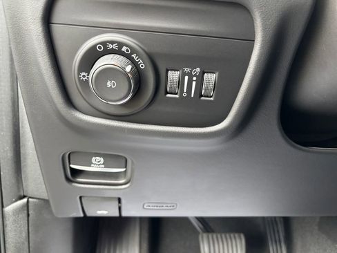 Used 2022 Jeep Grand Cherokee Summit AWD/4WD image 31
