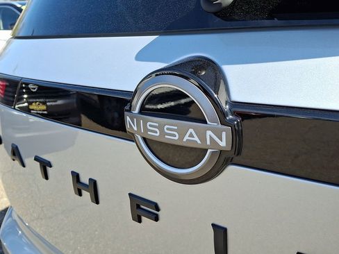 Used 2023 Nissan Pathfinder SL w/ Lighting Package (N92) image 31