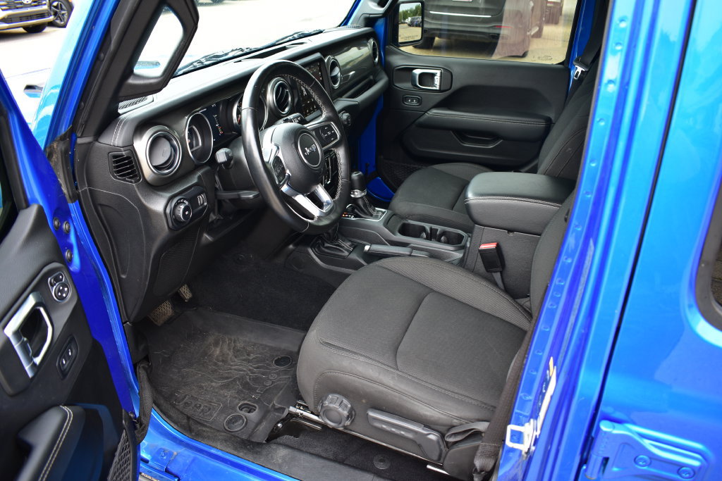 Used 2023 Jeep Wrangler Unlimited Sahara w/ Cold Weather Group AWD/4WD image 18