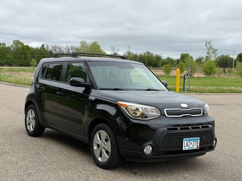 Used 2015 Kia Soul FWD image 1