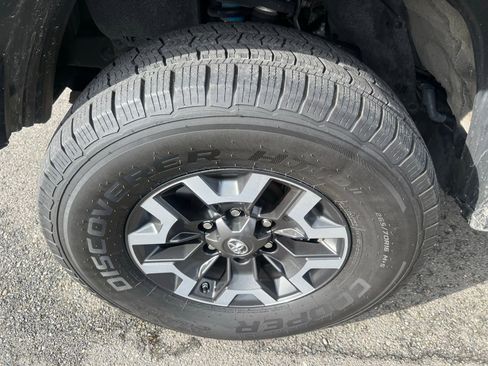 Used 2020 Toyota Tacoma TRD Off-Road w/ Technology Package image 11