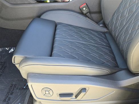 New 2025 Audi SQ5 Prestige image 17