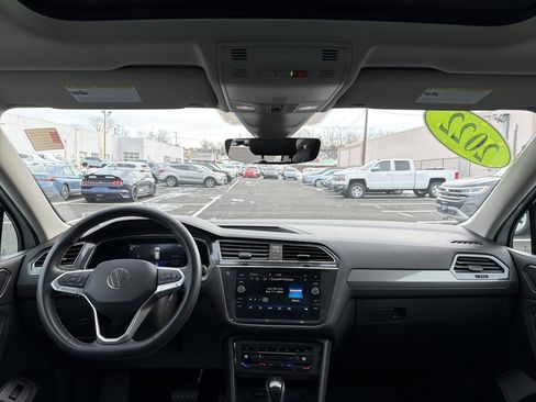 Certified 2022 Volkswagen Tiguan SE w/ Panoramic Sunroof Package image 13