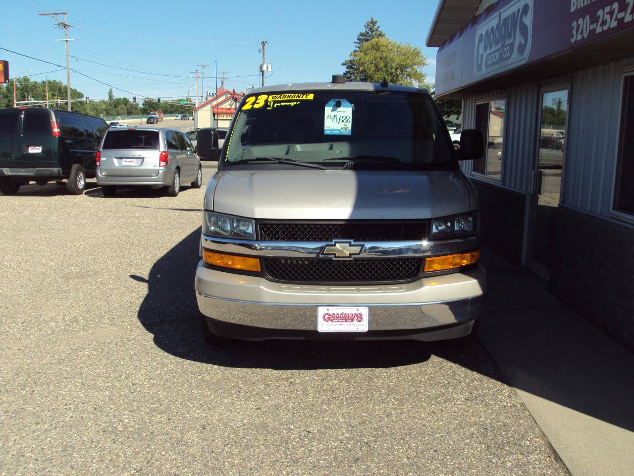 Used 2023 Chevrolet Express 2500 Extended RWD image 3