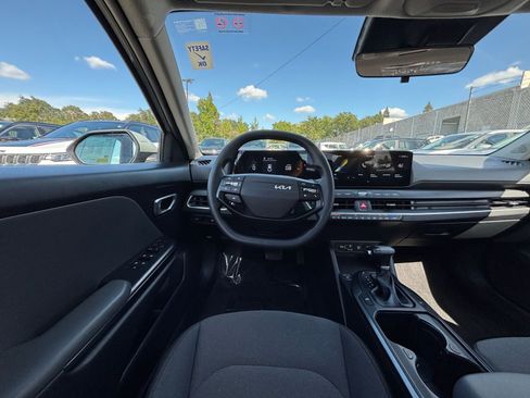 Used 2025 Kia K4 LXS FWD image 33