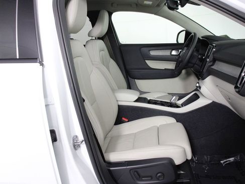 Used 2023 Volvo XC40 B5 Ultimate w/ Protection Package Premier AWD/4WD image 29