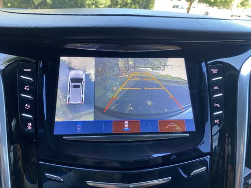 Used 2020 Cadillac Escalade Luxury AWD/4WD image 25