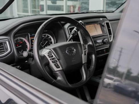 Used 2019 Nissan Titan SV w/ SV Convenience Package AWD/4WD image 25