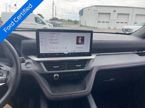 Certified 2025 Ford Explorer ST-Line w/ ST-Line Street Pack AWD/4WD image 17