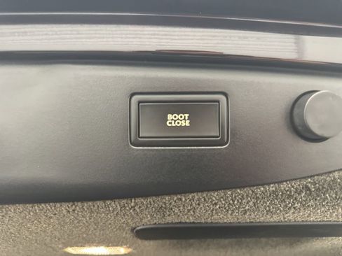 Used 2014 Bentley Flying Spur W12 image 30