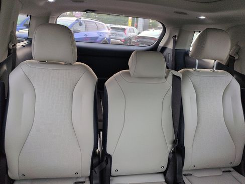 Certified 2026 Kia Carnival SX image 8