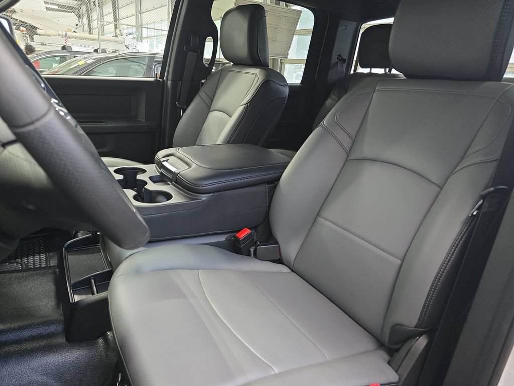 New 2027 RAM 3500 Tradesman w/ Chrome Appearance Group A AWD/4WD image 15
