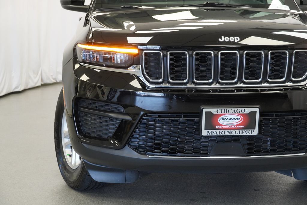 Certified 2024 Jeep Grand Cherokee Laredo AWD/4WD image 10