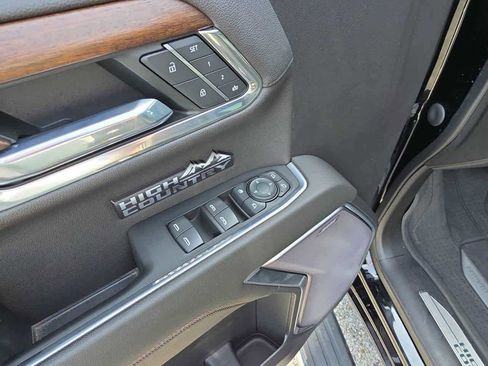 Used 2022 Chevrolet Silverado 1500 High Country w/ High Country Premium Package image 16