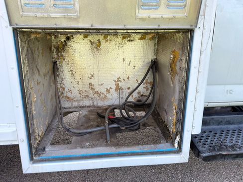 Used 2009 GMC TopKick C4500 2WD Regular Cab image 14