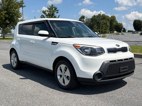 Used 2016 Kia Soul FWD image 4