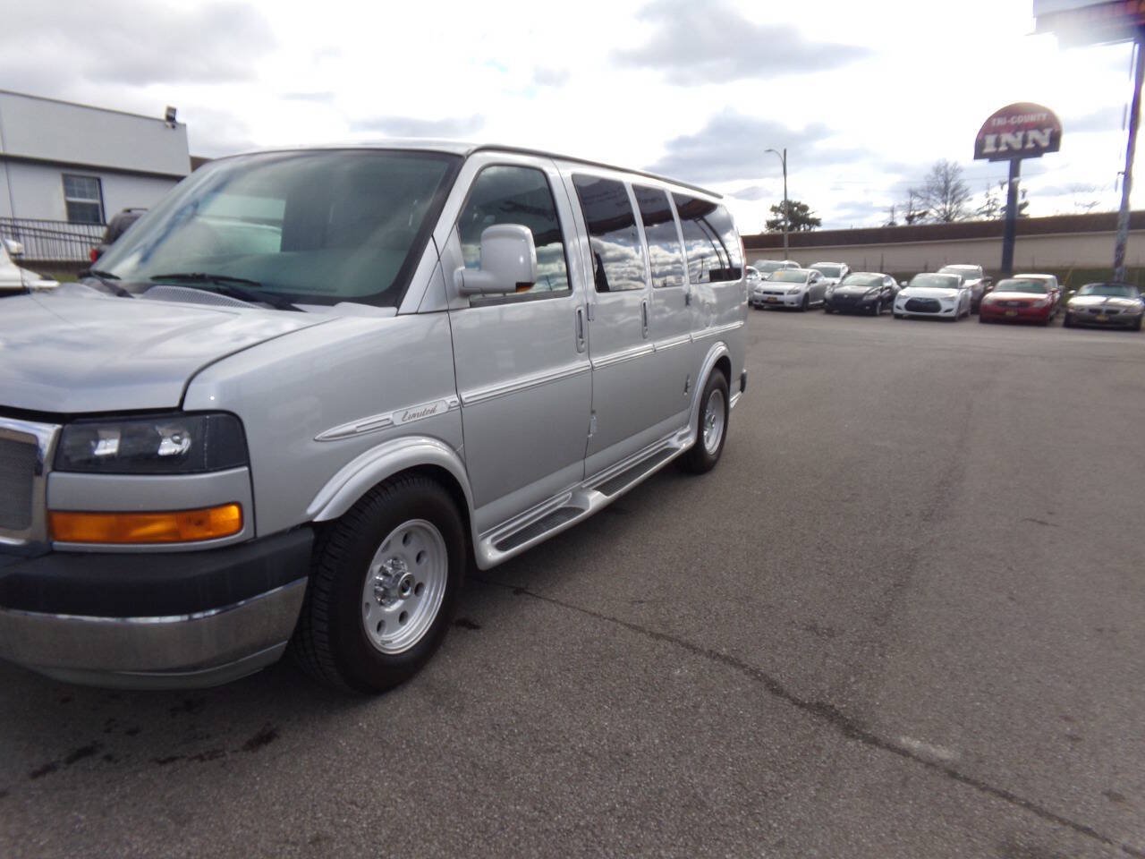 Used 2010 GMC Savana 1500 w/ Preferred Equipment Group RWD image 34
