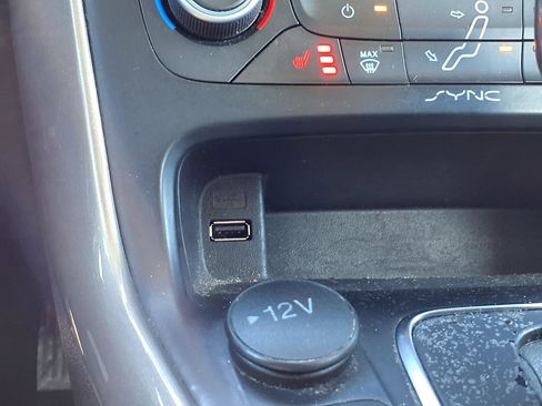 Used 2018 Ford Focus Titanium image 16