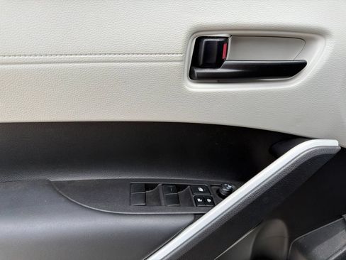 Used 2025 Toyota Corolla Cross L FWD image 10