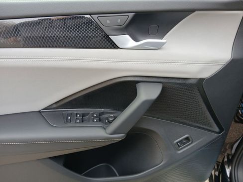 New 2026 Volkswagen Tiguan SE R-Line FWD image 11
