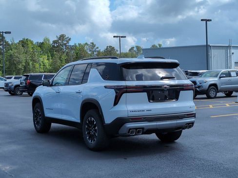 New 2026 Chevrolet Traverse Z71 w/ Enhanced Driving Package AWD/4WD image 3