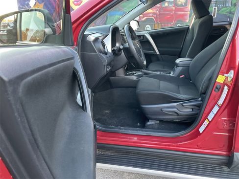 Used 2017 Toyota RAV4 LE image 14