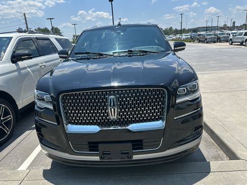 Used 2022 Lincoln Navigator L Reserve RWD image 2