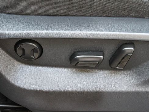 Used 2019 Volkswagen Tiguan SE image 21