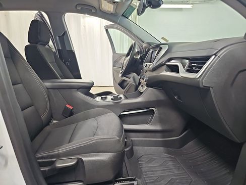 Used 2024 GMC Terrain SLE w/ Driver Convenience Package image 13