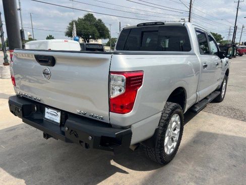 Used 2017 Nissan Titan SV image 6