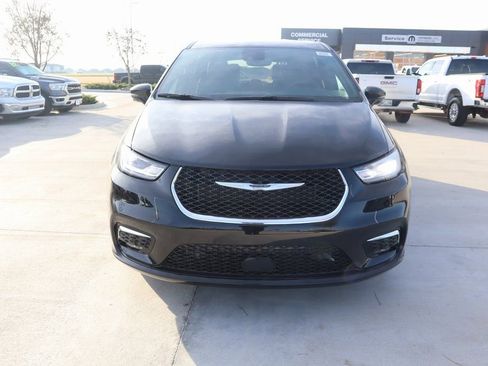 New 2026 Chrysler Pacifica Select image 9