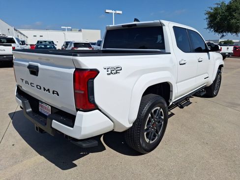 Used 2025 Toyota Tacoma TRD Sport AWD/4WD image 6