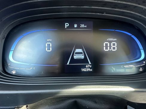 Used 2025 Hyundai Venue SEL FWD image 16