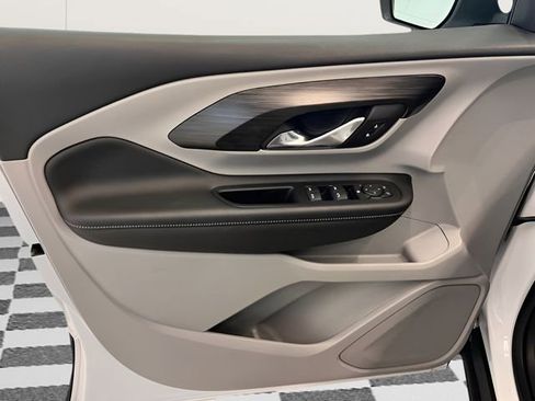 Used 2022 GMC Terrain SLE w/ Driver Convenience Package image 16