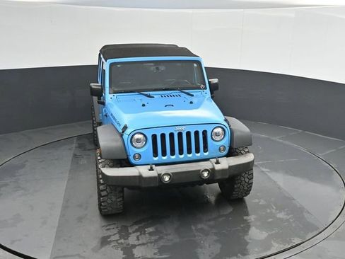 Used 2017 Jeep Wrangler Unlimited Rubicon w/ Connectivity Group image 39