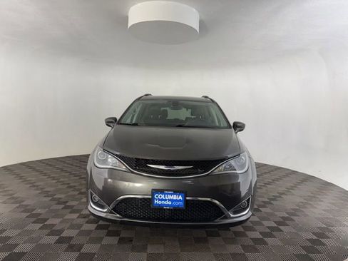 Used 2019 Chrysler Pacifica Touring-L image 3