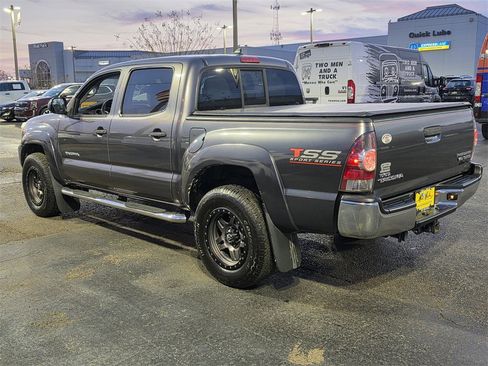 Used 2015 Toyota Tacoma PreRunner w/ SR5 Package image 4