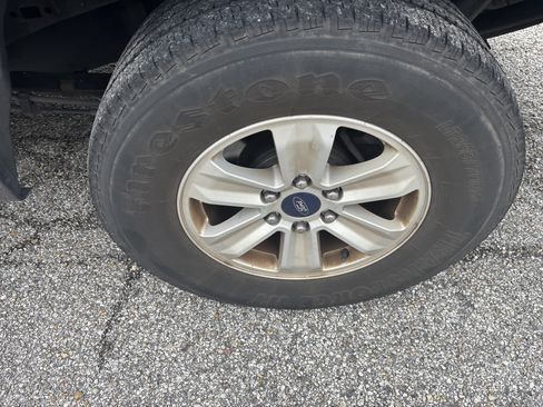 Used 2017 Ford F150 XLT image 10