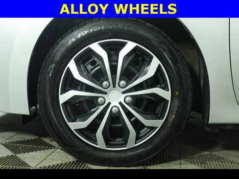 Used 2015 Toyota Corolla LE image 5