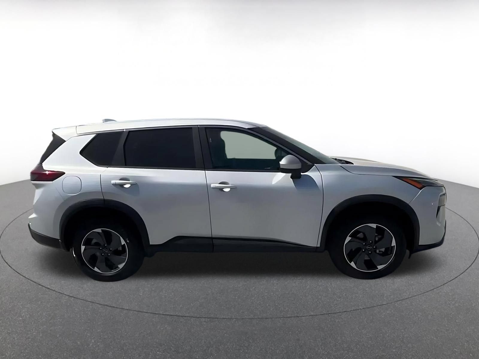 Used 2025 Nissan Rogue SV FWD image 14
