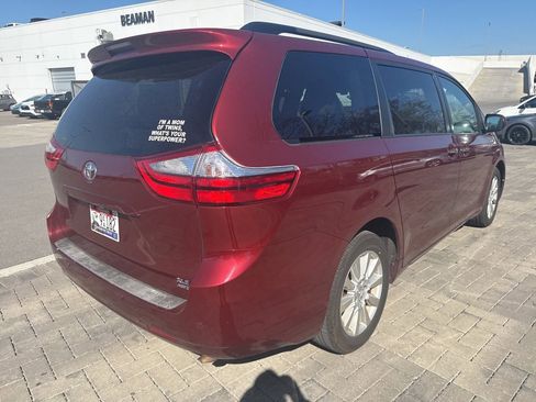 Used 2015 Toyota Sienna XLE w/ XLE Navigation Package image 4