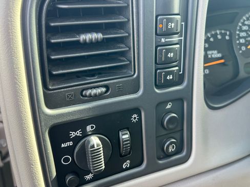 Used 2004 GMC Sierra 2500 SLT w/ Skid Plate Package image 53