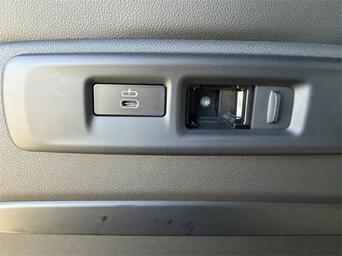 Used 2022 BMW X7 M50i w/ Cold Weather Package image 17