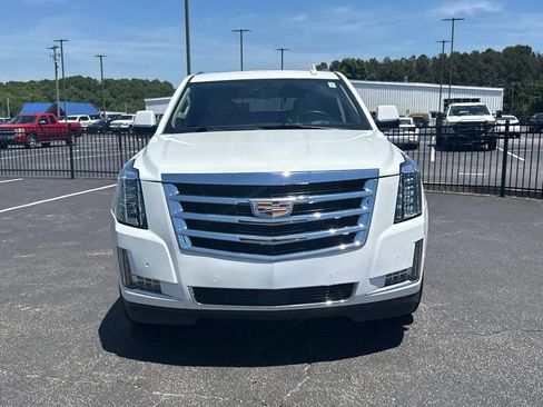 Used 2020 Cadillac Escalade Luxury RWD image 3