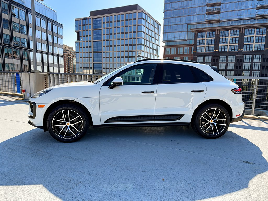 Certified 2023 Porsche Macan AWD/4WD image 2