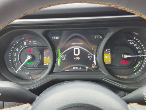Used 2024 Jeep Wrangler Unlimited Sahara w/ Technology Group AWD/4WD image 15