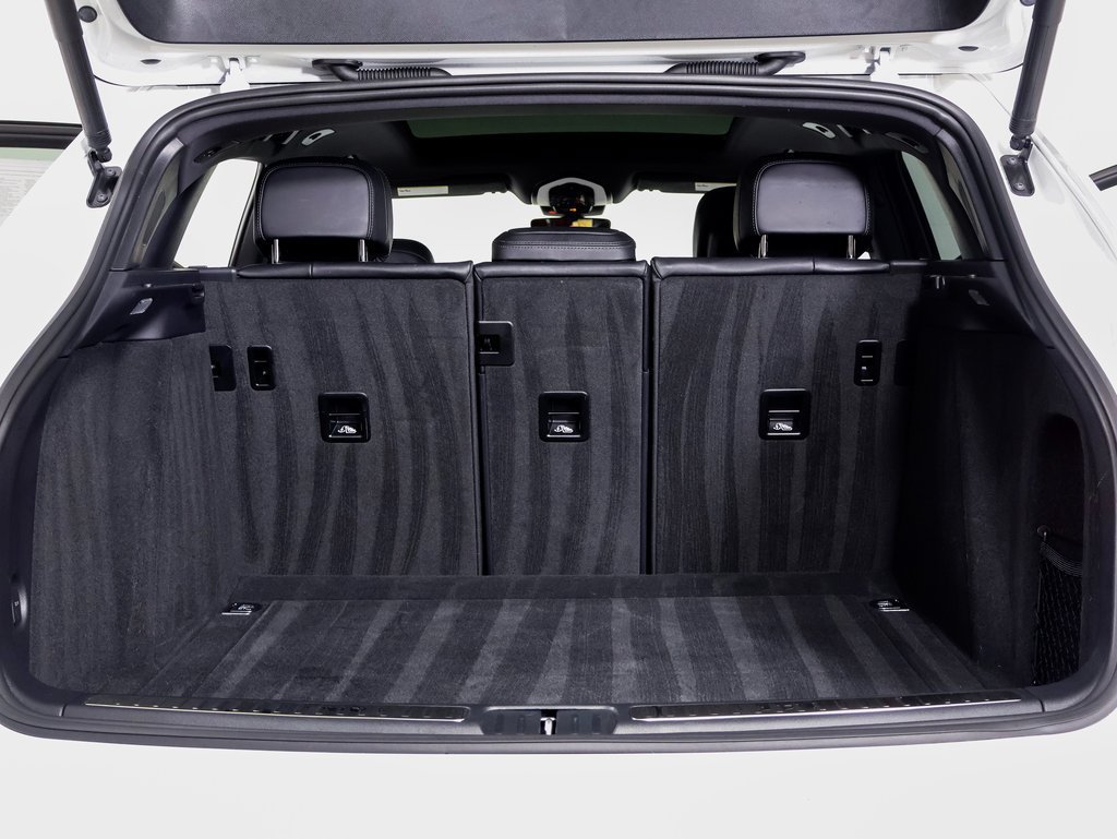 Certified 2025 Porsche Macan AWD/4WD image 13