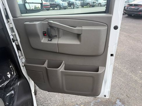 Used 2023 GMC Savana 2500 Extended w/ Driver Convenience Package RWD image 21